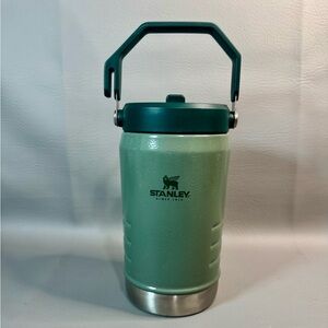 Stanley IceFlow Flip Jug 40oz in Green new - see pictures 
Stanley ICEFLOW Flip